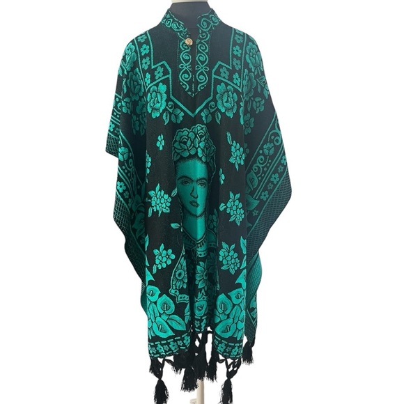 ARTESANIAS SAN MARTIN Green Black Frida Kahlo Poncho Fringe One Size - Picture 1 of 14